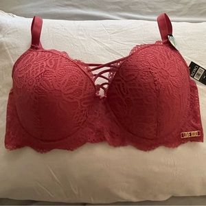 XOXO: Pretty Red Lace Bra